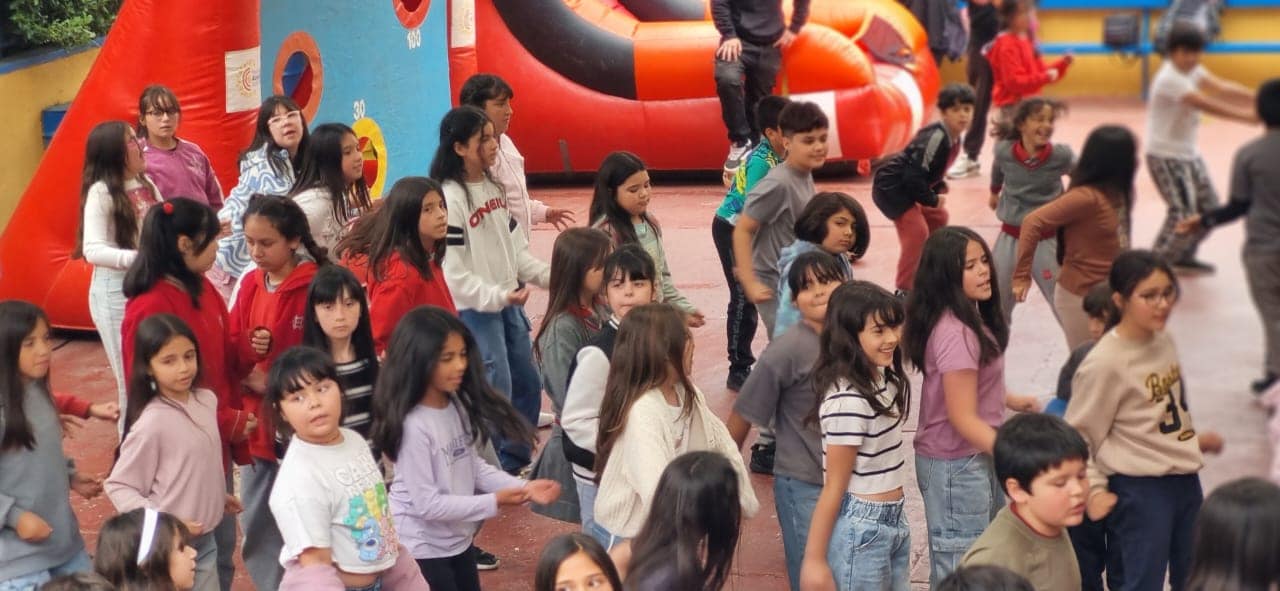 ¡Día de Alegría y Convivencia en el Colegio HF Camilo Henríquez de Quilpué! - 582935314_1319445379978451_7689138450780537104_n.jpg